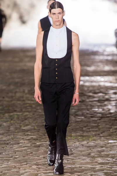 Look 27